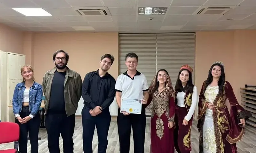Muğla'da gençler kendi yazdıkları skeçleri sahneledi