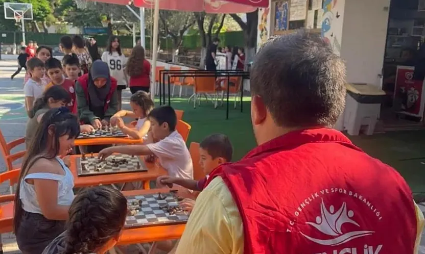 Muğla'da gönüllü gençlerden örnek farkındalık çalışması