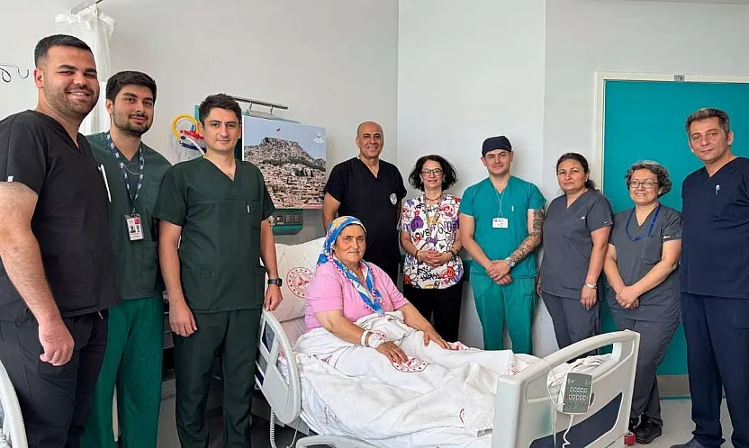 Muğla'da ilk kez uygulanan ECIRS yöntemiyle 4 santimetrelik böbrek taşı tek seansta temizlendi