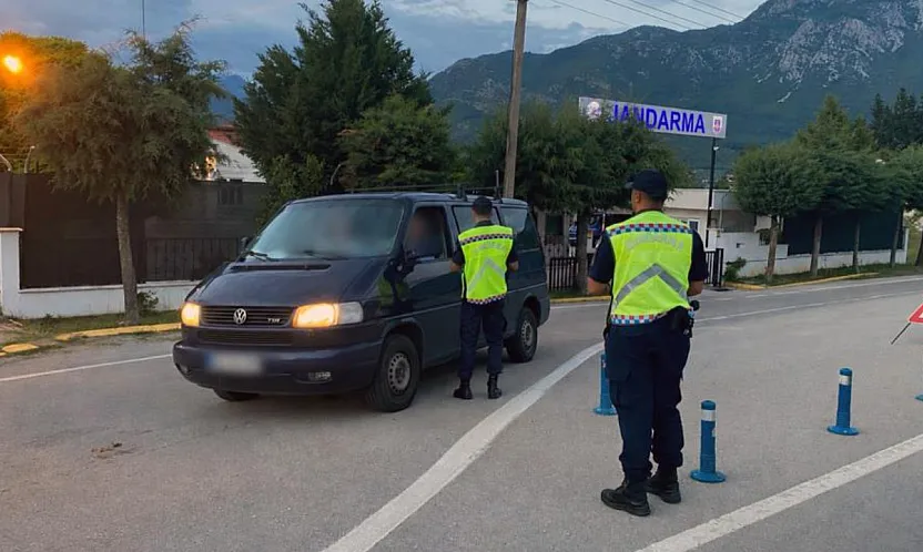 Muğla'da Jandarma trafik denetimlerinde 155 araç trafikten men edildi