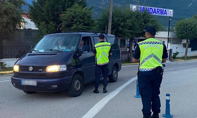 Muğla'da Jandarma trafik denetimlerinde 45 sürücünün ehliyeti geri alındı