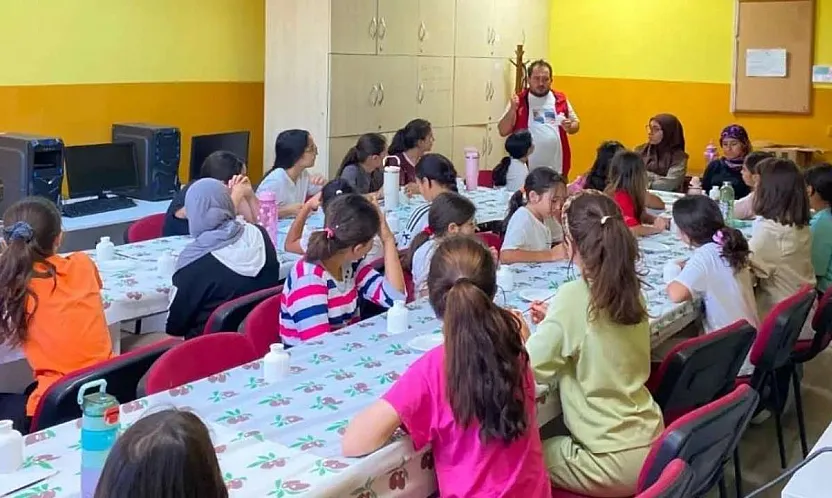 Muğla'da Minikler Seramik Atölyesinde Hayallerini Şekillendirdi