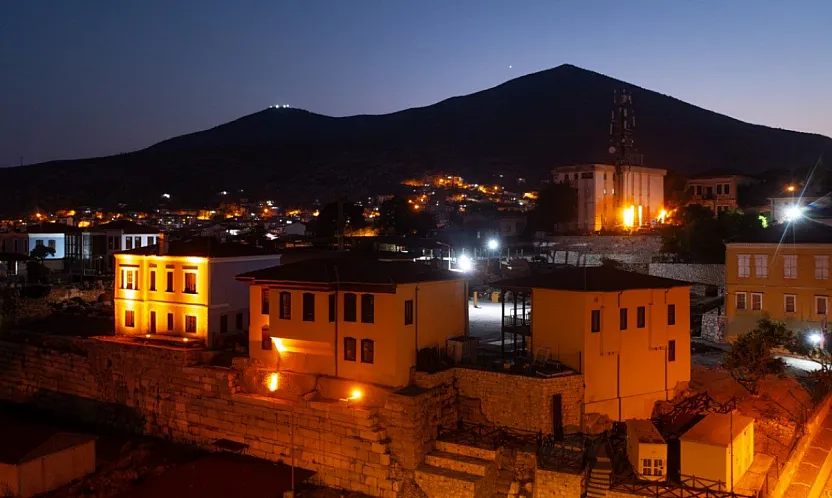 Muğla'da tarihi yapılar gece aydınlatmasıyla parlıyor