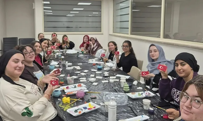 Muğla'da Türk Bayrağı'nı seramikte işlediler