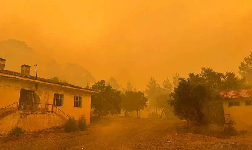 Muğla Valiliği'nden Seydikemer Yangınına İlişkin Yeni Açıklama: 121 Hane Tahliye Edildi