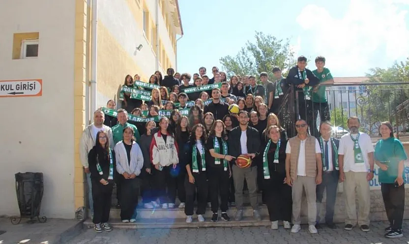 Muğlaspor oyuncuları, Turgut Reis Anadolu Lisesi'nde gençlerin sorularını yanıtladı