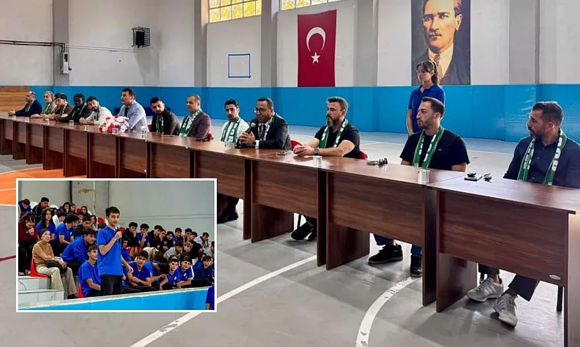 Muğlasporlu futbolcular öğrencilerle buluştu