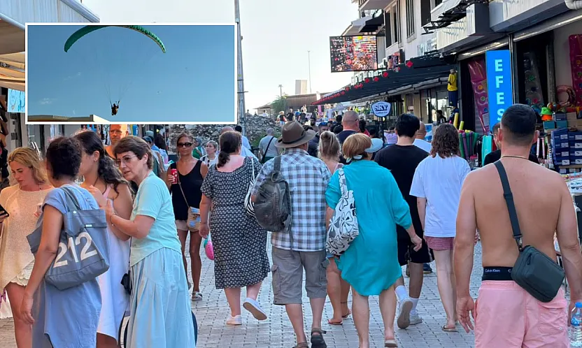 Ölüdeniz'de çarşıda ve gökyüzünde hareketlilik sürüyor