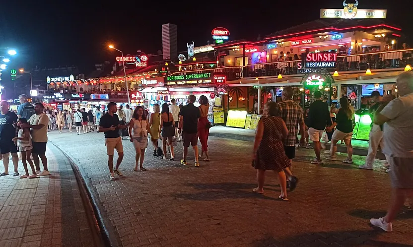 Ölüdeniz Hisarönü'nde Akşam Yoğunluğu