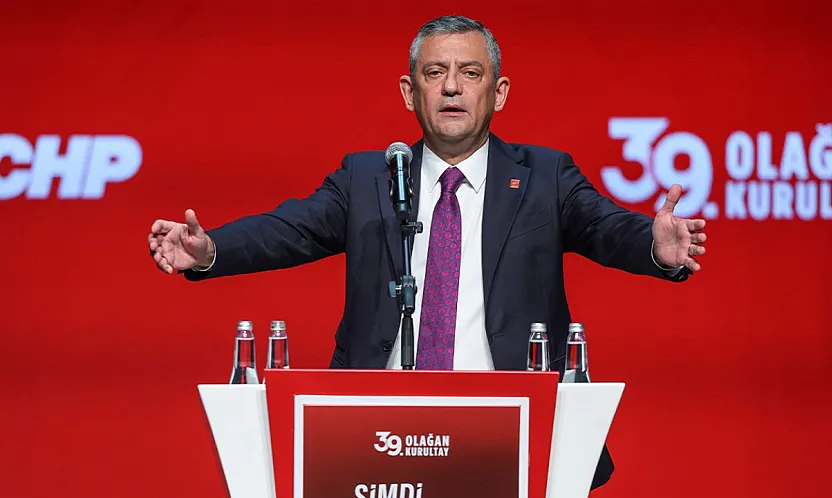Özgür Özel'den Tarihi Açıklama: CHP Grup Kürsüsüne Veda Etti, Yeni Parti Kuracaklarını Duyurdu