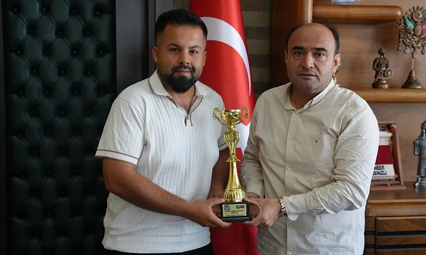 Şampiyonluk Kupasını Başkan Akdenizli ile Paylaştı