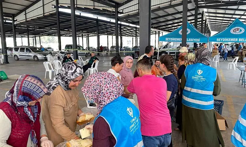 Seydikemer'de dayanışma seferberliği: Koordinasyon merkezinde günde yüzlerce kumanya hazırlanıyor