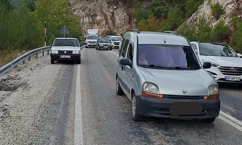 Seydikemer'de iki kamyon kazaya karıştı, ulaşımda yoğunluk yaşandı