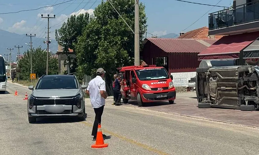 Seydikemer'de İki Otomobil Çarpıştı: 1 Yaralı