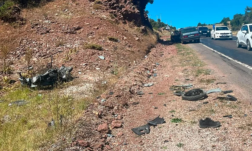 Seydikemer'de otomobil ile motosiklet çarpıştı: 1 ölü, 2 yaralı