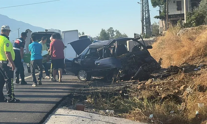 Seydikemer'de otomobil yoldan çıktı: 2 ölü
