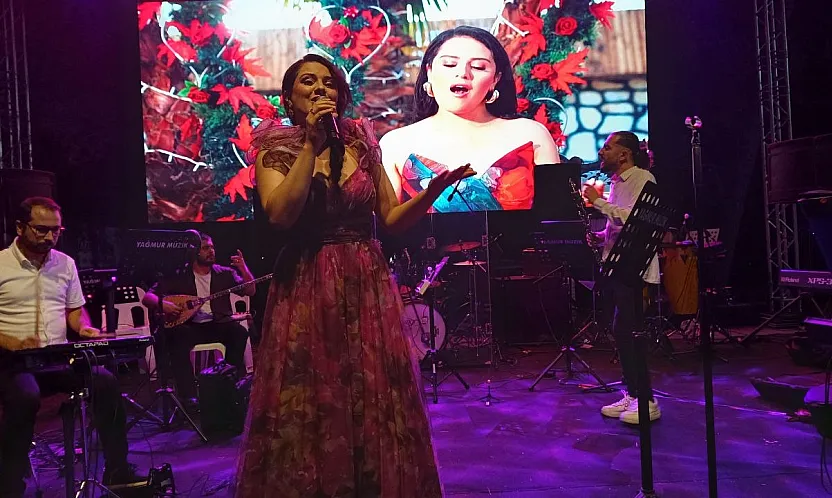 Seydikemer'de Şenlik Coşkusu Başladı: Fahriye Kuru Sahne Aldı, Sıra Cengiz Kurtoğlu'nda