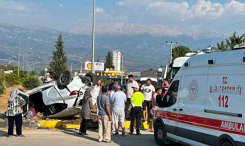 Seydikemer'de tır ile otomobil çarpıştı: 4 yaralı