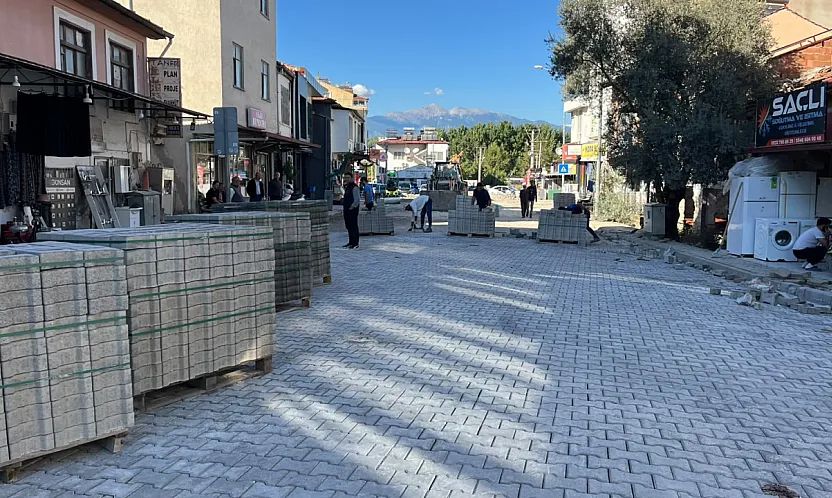 Seydikemer'de üstyapı çalışmaları aralıksız sürüyor