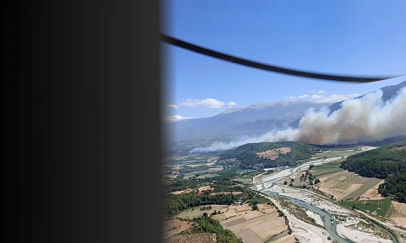Seydikemer Korubükü'ndeki Orman Yangınına Güçlü Müdahale: 6 Helikopter ve 1 Uçak Görevde