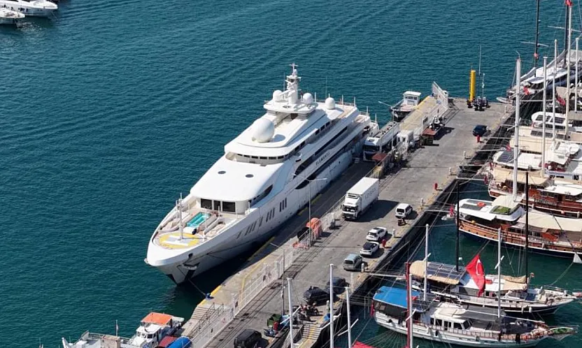 Suudi milyarderin 125 milyon dolarlık mega yatı Fethiye'de 100 ton akaryakıt aldı