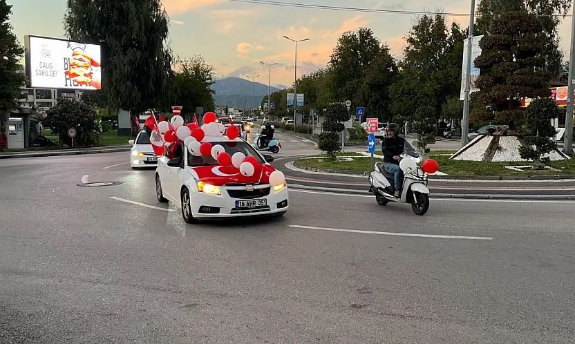 Uno Club Fethiye'den 13 Yıllık Cumhuriyet Konvoyu Geleneği