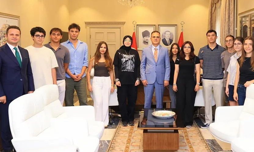 Vali Akbıyık: 'Türkiye Yüzyılı başarılı gençlerimizin sayesinde inşa edilecek'