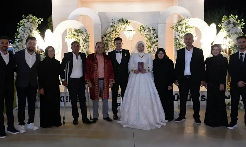 Viranlar ailesinin mutlu günü: Hasan Salih Viran ve Cemre Uçku dünyaevine girdi