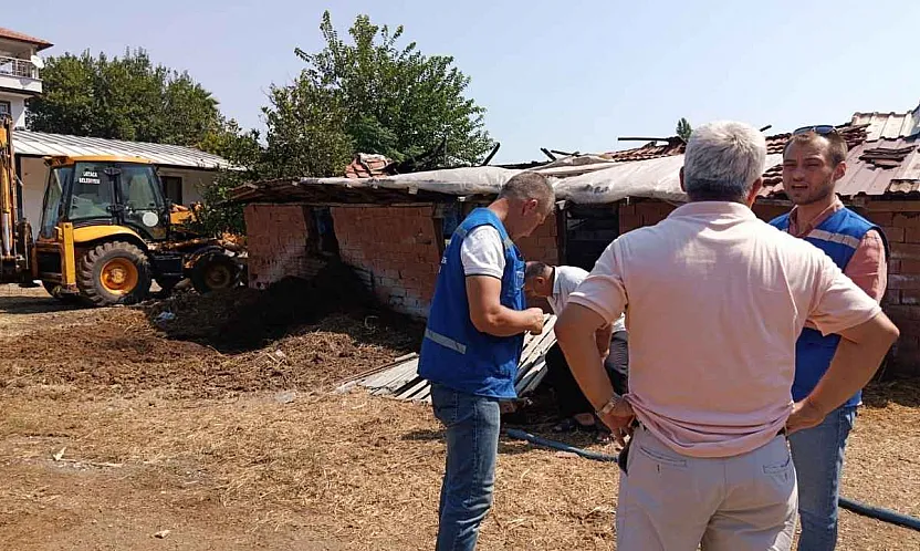 Yangında 500 Balya Kül Oldu Büyükşehir Üreticinin Yardımına Koştu
