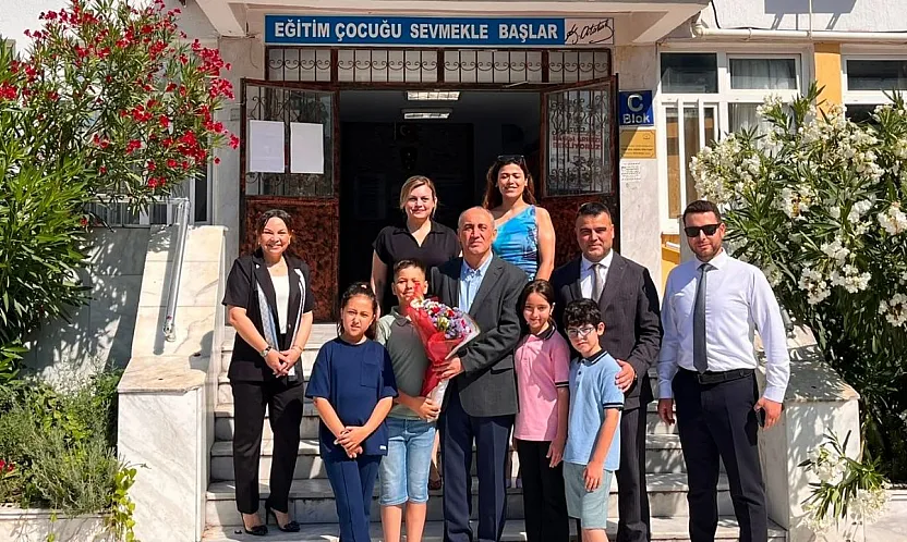 Yatağan'daki okullarda karne heyecanı yaşandı