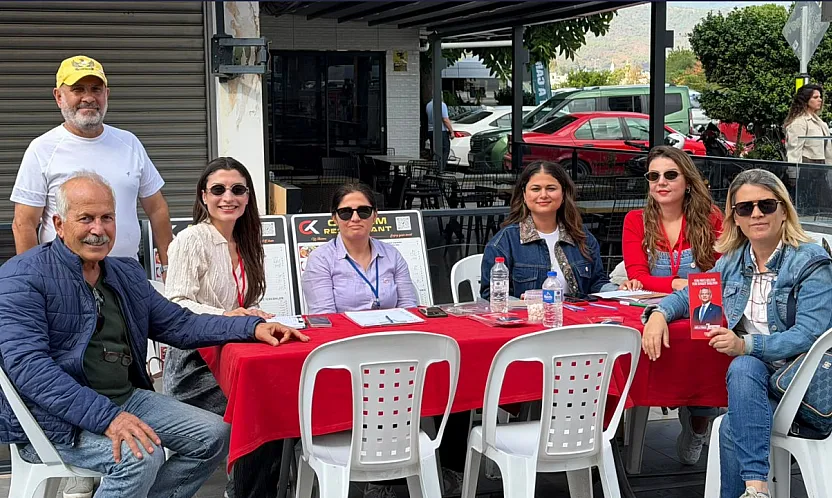 Yeni Parti Fethiye İlçe Başkanlığı'ndan Çalış Plajı'nda Üye Standı