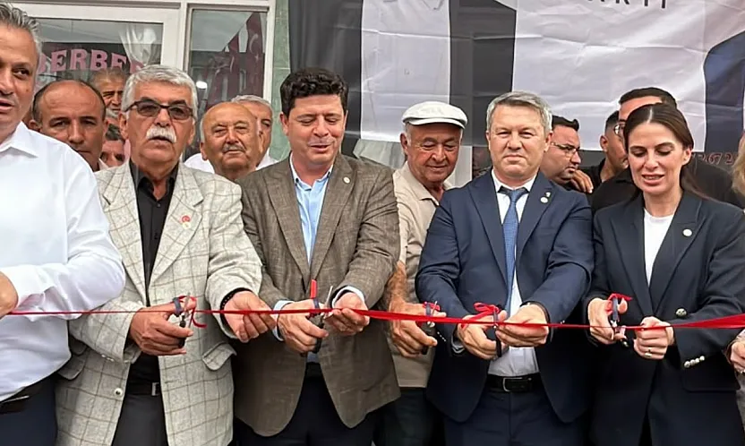Yeni Parti Seydikemer İlçe Başkanlığı yağmur altında açıldı