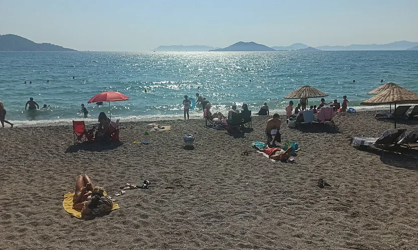 Yerli ve Yabancı Turistler Çalış Plajı'na Akın Etti